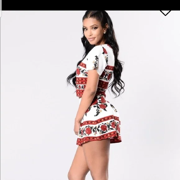 Fashion Nova floral set. High waist Crop Top - Picture 3 of 4